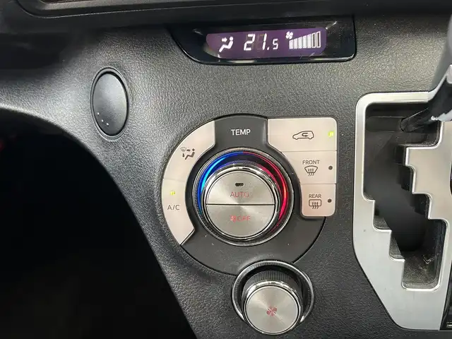 トヨタ シエンタ G 東京都 2020(令2)年 2.8万km ホワイトパールクリスタルシャイン ワンオーナー/純正ディーラーナビ/(BT/CD/DVD/フルセグTV)/(NSZT-W68T)/全周囲カメラ/クリアランスソナー/両側パワースライドドア/ETC/プリクラッシュセーフティー/LDA/先行者発進告知/PKSB/前方ドライブレコーダー/アイドリングストップ/革巻きステアリング/ステアリングスイッチ/ステアリングヒーター/シートヒーター/電動格納ウインカーミラー/ドアバイザー/プライバシーガラス/オートライト/オートハイビーム/LEDライト/フォグランプ/ISOFIX/純正フロアマット/スマートキー/プッシュスタート/スペアキー/社外15インチアルミホイール/W+サイド+カーテンSRS&ABS/横滑防止装置/新車時保証書/取扱説明書
