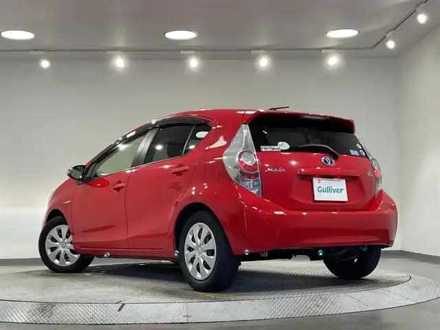 トヨタ アクア S 愛知県 2012(平24)年 8.8万km スーパーレッドⅤ 純正SDナビ/（Bluetooth/フルセグTV/SD/FM/AM/AUX//CD・DVD再生）/ビルトインETC/シートヒーター/バックカメラ/前後ドライブレコーダー/純正フロアマット/プッシュスタート/ -スマートキー/ナノイー/フォグ