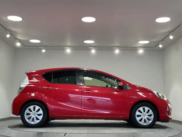 トヨタ アクア S 愛知県 2012(平24)年 8.8万km スーパーレッドⅤ 純正SDナビ/（Bluetooth/フルセグTV/SD/FM/AM/AUX//CD・DVD再生）/ビルトインETC/シートヒーター/バックカメラ/前後ドライブレコーダー/純正フロアマット/プッシュスタート/ -スマートキー/ナノイー/フォグ