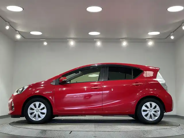 トヨタ アクア S 愛知県 2012(平24)年 8.8万km スーパーレッドⅤ 純正SDナビ/（Bluetooth/フルセグTV/SD/FM/AM/AUX//CD・DVD再生）/ビルトインETC/シートヒーター/バックカメラ/前後ドライブレコーダー/純正フロアマット/プッシュスタート/ -スマートキー/ナノイー/フォグ