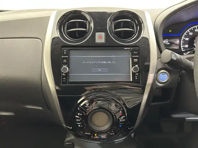 日産 ノート e－パワー X モード・プレミア 愛媛県 2018(平30)年 2.8万km ブリリアントホワイトパール ・ナビ（フルセグＴＶ・ＢＴ・ＦＭＡＭ・ＣＤＤＶＤ）/・全方位カメラ　/・ＥＴＣ　/・前方ドラレコ　/・デジタルインナーミラー　/・レーンキープアシスト　/・シガーソケット　/・プッシュスタート