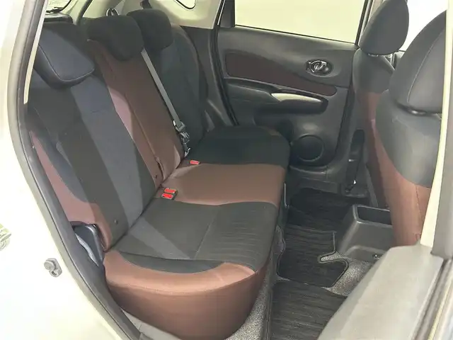 日産 ノート e－パワー X モード・プレミア 愛媛県 2018(平30)年 2.8万km ブリリアントホワイトパール ・ナビ（フルセグＴＶ・ＢＴ・ＦＭＡＭ・ＣＤＤＶＤ）/・全方位カメラ　/・ＥＴＣ　/・前方ドラレコ　/・デジタルインナーミラー　/・レーンキープアシスト　/・シガーソケット　/・プッシュスタート