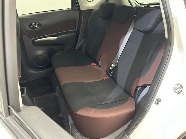 日産 ノート e－パワー X モード・プレミア 愛媛県 2018(平30)年 2.8万km ブリリアントホワイトパール ・ナビ（フルセグＴＶ・ＢＴ・ＦＭＡＭ・ＣＤＤＶＤ）/・全方位カメラ　/・ＥＴＣ　/・前方ドラレコ　/・デジタルインナーミラー　/・レーンキープアシスト　/・シガーソケット　/・プッシュスタート