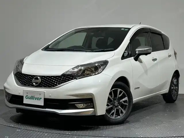 日産 ノート e－パワー X モード・プレミア 愛媛県 2018(平30)年 2.8万km ブリリアントホワイトパール ・ナビ（フルセグＴＶ・ＢＴ・ＦＭＡＭ・ＣＤＤＶＤ）/・全方位カメラ　/・ＥＴＣ　/・前方ドラレコ　/・デジタルインナーミラー　/・レーンキープアシスト　/・シガーソケット　/・プッシュスタート