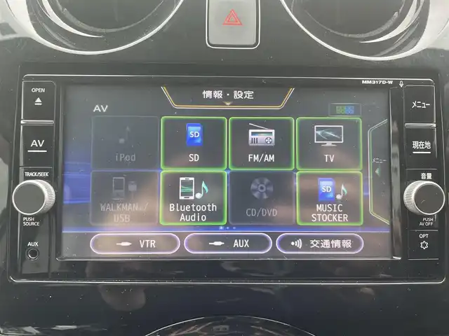 日産 ノート e－パワー X モード・プレミア 愛媛県 2018(平30)年 2.8万km ブリリアントホワイトパール ・ナビ（フルセグＴＶ・ＢＴ・ＦＭＡＭ・ＣＤＤＶＤ）/・全方位カメラ　/・ＥＴＣ　/・前方ドラレコ　/・デジタルインナーミラー　/・レーンキープアシスト　/・シガーソケット　/・プッシュスタート