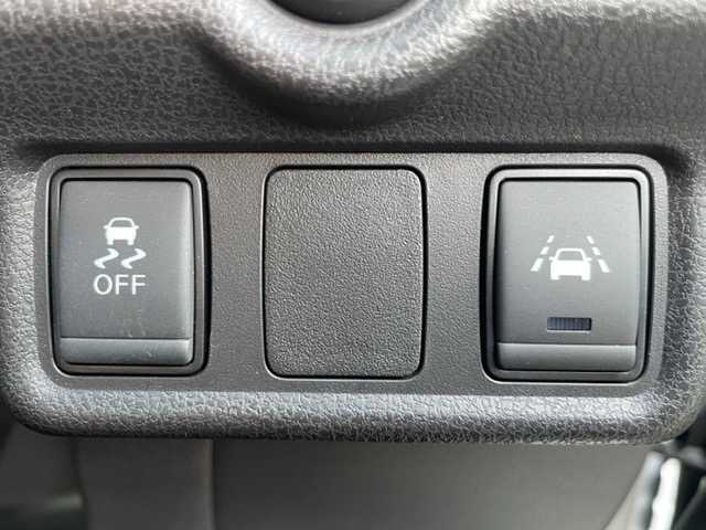 日産 ノート e－パワー X モード・プレミア 熊本県 2018(平30)年 2.8万km ブリリアントホワイトパール 衝突軽減ブレーキ/レーンキープアシスト/プッシュスタート/純正ナビ/（CD・DVD・フルセグTV・BTオーディオ・SD）/アラウンドビューモニター/ETC/オーテック15インチAW/LEDヘッドライト/オートライト/フォグライト/前後コーナーセンサー/横滑り防止装置/ウィンカーミラー/純正フロアマット/純正ドアバイザー/新車保証書/取扱説明書/スマートスペアキー×1本