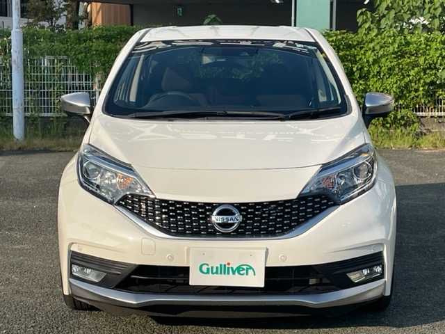 日産 ノート e－パワー X モード・プレミア 熊本県 2018(平30)年 2.8万km ブリリアントホワイトパール 衝突軽減ブレーキ/レーンキープアシスト/プッシュスタート/純正ナビ/（CD・DVD・フルセグTV・BTオーディオ・SD）/アラウンドビューモニター/ETC/オーテック15インチAW/LEDヘッドライト/オートライト/フォグライト/前後コーナーセンサー/横滑り防止装置/ウィンカーミラー/純正フロアマット/純正ドアバイザー/新車保証書/取扱説明書/スマートスペアキー×1本