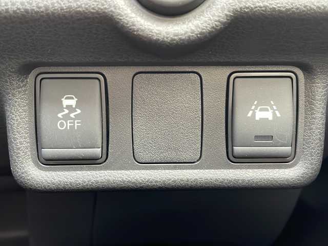 日産 ノート e－パワー X モード・プレミア 富山県 2018(平30)年 2.8万km ブリリアントホワイトパール 禁煙車/純正ナビ/（CD・DVD・フルセグTV・BTオーディオ・SD）/アラウンドビューモニター/ETC/アイドリングストップ/純正アルミホイール/LEDヘッドライト/前後コーナーセンサー/横滑り防止装置/ウィンカーミラー/純正フロアマット/純正ドアバイザー/スマートスペアキー