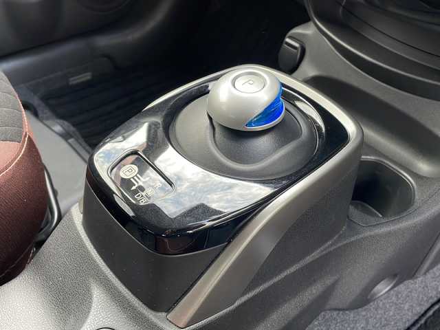 日産 ノート e－パワー X モード・プレミア 富山県 2018(平30)年 2.8万km ブリリアントホワイトパール 禁煙車/純正ナビ/（CD・DVD・フルセグTV・BTオーディオ・SD）/アラウンドビューモニター/ETC/アイドリングストップ/純正アルミホイール/LEDヘッドライト/前後コーナーセンサー/横滑り防止装置/ウィンカーミラー/純正フロアマット/純正ドアバイザー/スマートスペアキー