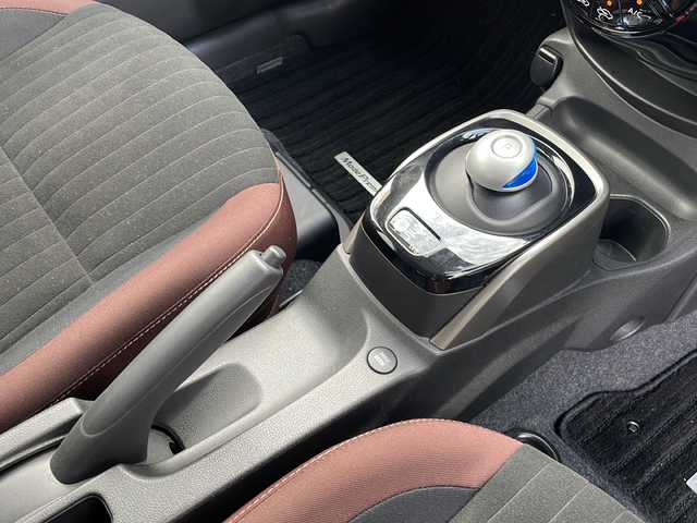 日産 ノート e－パワー X モード・プレミア 富山県 2018(平30)年 2.8万km ブリリアントホワイトパール 禁煙車/純正ナビ/（CD・DVD・フルセグTV・BTオーディオ・SD）/アラウンドビューモニター/ETC/アイドリングストップ/純正アルミホイール/LEDヘッドライト/前後コーナーセンサー/横滑り防止装置/ウィンカーミラー/純正フロアマット/純正ドアバイザー/スマートスペアキー