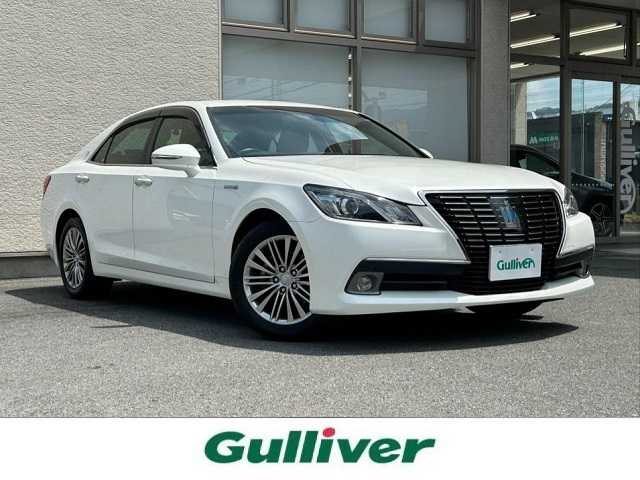 トヨタ クラウン ハイブリッド ロイヤルサルーン 大阪府 2015(平27)年 7.3万km ホワイトパールクリスタルシャイン 純正HDDナビ/（フルセグTV/Bluetooth/CD/DVD)/レーダークルーズコントロール/バックモニター/プリクラッシュセーフティ/前後コーナーセンサー/デジタルインナーミラー/盗難防止装置/前席パワーシート/前席シートヒーター/ステアリングヒーター/純正17インチアルミホイール/純正ETC/純正フロアマット/取扱説明書/保証書/スペアキー