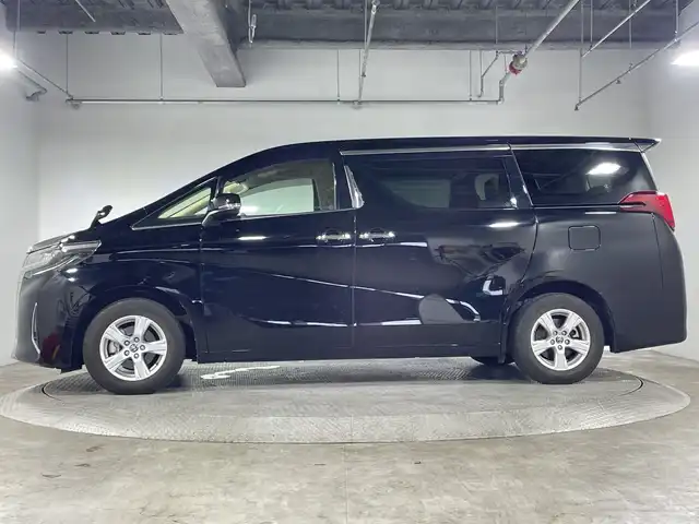 トヨタ アルファード X 神奈川県 2022(令4)年 2.5万km ブラック 純正9型ディスプレイオーディオ/コネクトナビ/フルセグ　Bluetooth　AM FM Miracast/純正12.1型後席フリップダウンモニター【V12T-R68C】/両側電動スライドドア/セーフティセンス/先行車発進告知/プリクラッシュセーフティ/ロードサインアシスト/レーダークルーズコントロール/レーントレーシングアシスト/オートマチックハイビーム/パーキングサポートブレーキ/前後クリアランスソナー/革巻きステアリング/ビルトインETC/電動パーキングブレーキ/ブレーキオートホールド/プッシュスタート/スマートキー/2眼lEDヘッドライト/LEDフロントフォグランプ/オートライト/純正16インチアルミホイール/純正リアスポイラー/取説/保証書/スペアキー