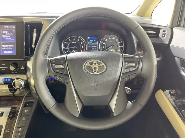 トヨタ アルファード X 神奈川県 2022(令4)年 2.5万km ブラック 純正9型ディスプレイオーディオ/コネクトナビ/フルセグ　Bluetooth　AM FM Miracast/純正12.1型後席フリップダウンモニター【V12T-R68C】/両側電動スライドドア/セーフティセンス/先行車発進告知/プリクラッシュセーフティ/ロードサインアシスト/レーダークルーズコントロール/レーントレーシングアシスト/オートマチックハイビーム/パーキングサポートブレーキ/前後クリアランスソナー/革巻きステアリング/ビルトインETC/電動パーキングブレーキ/ブレーキオートホールド/プッシュスタート/スマートキー/2眼lEDヘッドライト/LEDフロントフォグランプ/オートライト/純正16インチアルミホイール/純正リアスポイラー/取説/保証書/スペアキー