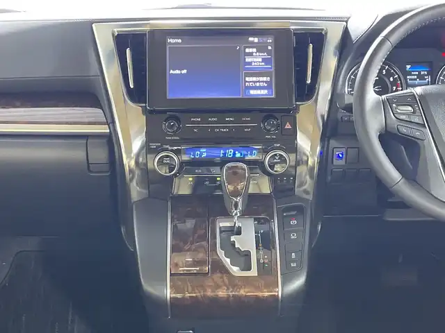 トヨタ アルファード X 神奈川県 2022(令4)年 2.5万km ブラック 純正9型ディスプレイオーディオ/コネクトナビ/フルセグ　Bluetooth　AM FM Miracast/純正12.1型後席フリップダウンモニター【V12T-R68C】/両側電動スライドドア/セーフティセンス/先行車発進告知/プリクラッシュセーフティ/ロードサインアシスト/レーダークルーズコントロール/レーントレーシングアシスト/オートマチックハイビーム/パーキングサポートブレーキ/前後クリアランスソナー/革巻きステアリング/ビルトインETC/電動パーキングブレーキ/ブレーキオートホールド/プッシュスタート/スマートキー/2眼lEDヘッドライト/LEDフロントフォグランプ/オートライト/純正16インチアルミホイール/純正リアスポイラー/取説/保証書/スペアキー