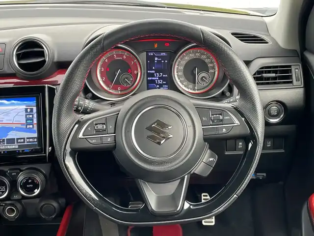 スズキ スイフト スポーツ セーフティPKG 千葉県 2017(平29)年 4.1万km チャンピオンイエロー 社外8インチナビ/（フルセグTV/BT/CD/DVD/FM/AM）/バックカメラ/ニュルスペックマフラー/衝突被害軽減システム/車線逸脱警報/クルーズコントロール/横滑り防止装置/ETC/ドライブレコーダー/LEDヘッドライト/リアフォグランプ/オートライト/ウィンカーミラー/電動格納ミラー/純正17インチAW/シートヒーター/プッシュスタート/スマートキー/フロアマット/ドアバイザー/スペアキー/取扱説明書/保証書