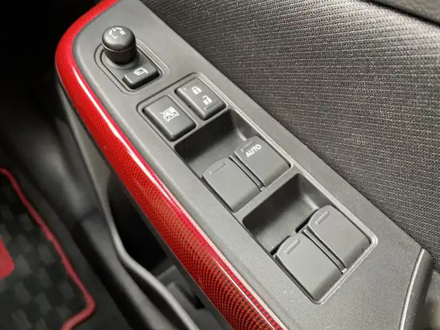 スズキ スイフト スポーツ セーフティPKG 千葉県 2017(平29)年 4.1万km チャンピオンイエロー 社外8インチナビ/（フルセグTV/BT/CD/DVD/FM/AM）/バックカメラ/ニュルスペックマフラー/衝突被害軽減システム/車線逸脱警報/クルーズコントロール/横滑り防止装置/ETC/ドライブレコーダー/LEDヘッドライト/リアフォグランプ/オートライト/ウィンカーミラー/電動格納ミラー/純正17インチAW/シートヒーター/プッシュスタート/スマートキー/フロアマット/ドアバイザー/スペアキー/取扱説明書/保証書
