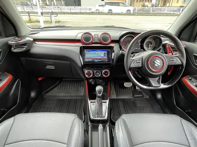 スズキ スイフト スポーツ 岐阜県 2022(令4)年 2.5万km プレミアムシルバーメタリック 純正ナビ/【Bluetooth．CD.DVD.AM/FMラジオ．iPod】/クルーズコントロール/パドルシフト/シートヒーター/スマートキー/LEDヘッドライト・オート機能付/フォグライト/ETC/純正アルミホイール/純正フロアマット/横滑り防止装置/ウィンカーミラー/ドアバイザー/取扱説明書/保証書/スペアキー