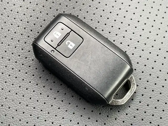 スズキ スイフト スポーツ 岐阜県 2022(令4)年 2.5万km プレミアムシルバーメタリック 純正ナビ/【Bluetooth．CD.DVD.AM/FMラジオ．iPod】/クルーズコントロール/パドルシフト/シートヒーター/スマートキー/LEDヘッドライト・オート機能付/フォグライト/ETC/純正アルミホイール/純正フロアマット/横滑り防止装置/ウィンカーミラー/ドアバイザー/取扱説明書/保証書/スペアキー