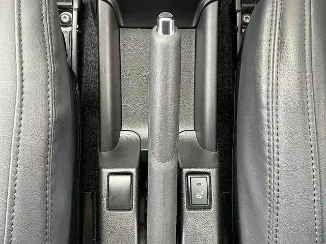 スズキ スイフト スポーツ 岐阜県 2022(令4)年 2.5万km プレミアムシルバーメタリック 純正ナビ/【Bluetooth．CD.DVD.AM/FMラジオ．iPod】/クルーズコントロール/パドルシフト/シートヒーター/スマートキー/LEDヘッドライト・オート機能付/フォグライト/ETC/純正アルミホイール/純正フロアマット/横滑り防止装置/ウィンカーミラー/ドアバイザー/取扱説明書/保証書/スペアキー