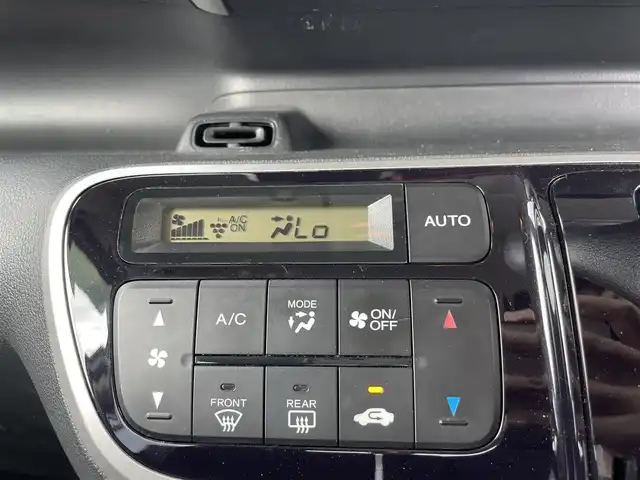 ホンダ Ｎ ＢＯＸ G Lパッケージ 福岡県 2014(平26)年 8.8万km プレミアムホワイトパール 社外ナビ（ＡＶＮ－Ｚ０３ｉ）/フルセグTV/CD/DVD/BT/AM/FM/バックカメラ/パワースライドドア/アイドリングストップ/純正１４アルミ/スマートキー/プッシュスタート/横滑り防止装置/ヘッドライトレベライザー/電動格納ウインカーミラー