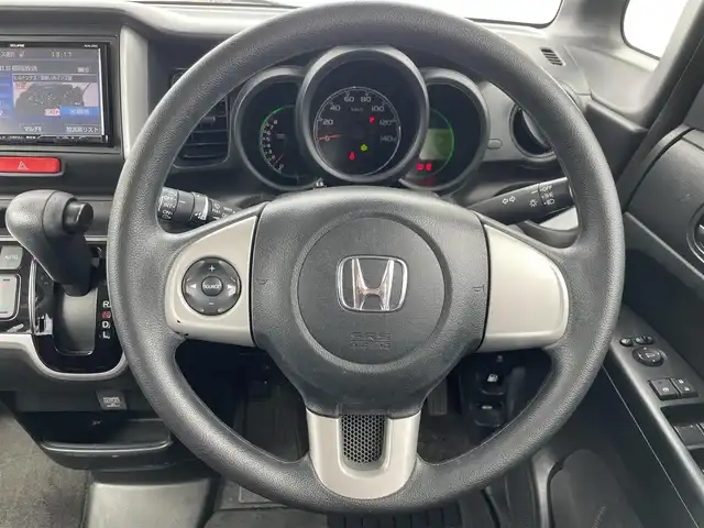 ホンダ Ｎ ＢＯＸ G Lパッケージ 福岡県 2014(平26)年 8.8万km プレミアムホワイトパール 社外ナビ（ＡＶＮ－Ｚ０３ｉ）/フルセグTV/CD/DVD/BT/AM/FM/バックカメラ/パワースライドドア/アイドリングストップ/純正１４アルミ/スマートキー/プッシュスタート/横滑り防止装置/ヘッドライトレベライザー/電動格納ウインカーミラー