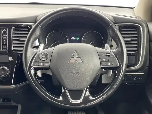 三菱 アウトランダー 24G ナビパッケージ 新潟県 2016(平28)年 13.6万km アメジストブラック ワンオーナー/４ＷＤ　/フルセグＴＶ　/バックカメラ/純正ＳＤナビ　/Ｂｌｕｅｔｏｏｔｈ接続　/ＵＳＢ入力端子　/クルコン　/ＭＴモード付ＡＴ　/ステアリングスイッチ　/ＬＥＤライト　/電動リアゲート/ステアリングスイッチ/革巻きステアリング/横滑り防止機能/レーンキープアシスト/保証書/取扱説明書