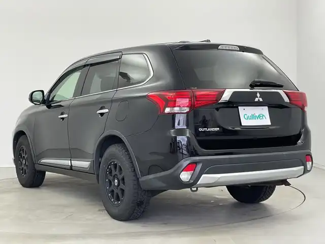 三菱 アウトランダー 24G ナビパッケージ 新潟県 2016(平28)年 13.6万km アメジストブラック ワンオーナー/４ＷＤ　/フルセグＴＶ　/バックカメラ/純正ＳＤナビ　/Ｂｌｕｅｔｏｏｔｈ接続　/ＵＳＢ入力端子　/クルコン　/ＭＴモード付ＡＴ　/ステアリングスイッチ　/ＬＥＤライト　/電動リアゲート/ステアリングスイッチ/革巻きステアリング/横滑り防止機能/レーンキープアシスト/保証書/取扱説明書