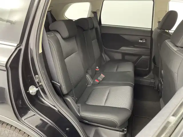 三菱 アウトランダー 24G ナビパッケージ 新潟県 2016(平28)年 13.6万km アメジストブラック ワンオーナー/４ＷＤ　/フルセグＴＶ　/バックカメラ/純正ＳＤナビ　/Ｂｌｕｅｔｏｏｔｈ接続　/ＵＳＢ入力端子　/クルコン　/ＭＴモード付ＡＴ　/ステアリングスイッチ　/ＬＥＤライト　/電動リアゲート/ステアリングスイッチ/革巻きステアリング/横滑り防止機能/レーンキープアシスト/保証書/取扱説明書