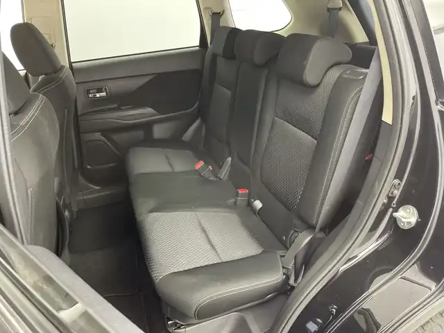 三菱 アウトランダー 24G ナビパッケージ 新潟県 2016(平28)年 13.6万km アメジストブラック ワンオーナー/４ＷＤ　/フルセグＴＶ　/バックカメラ/純正ＳＤナビ　/Ｂｌｕｅｔｏｏｔｈ接続　/ＵＳＢ入力端子　/クルコン　/ＭＴモード付ＡＴ　/ステアリングスイッチ　/ＬＥＤライト　/電動リアゲート/ステアリングスイッチ/革巻きステアリング/横滑り防止機能/レーンキープアシスト/保証書/取扱説明書