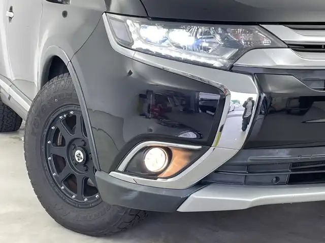 三菱 アウトランダー 24G ナビパッケージ 新潟県 2016(平28)年 13.6万km アメジストブラック ワンオーナー/４ＷＤ　/フルセグＴＶ　/バックカメラ/純正ＳＤナビ　/Ｂｌｕｅｔｏｏｔｈ接続　/ＵＳＢ入力端子　/クルコン　/ＭＴモード付ＡＴ　/ステアリングスイッチ　/ＬＥＤライト　/電動リアゲート/ステアリングスイッチ/革巻きステアリング/横滑り防止機能/レーンキープアシスト/保証書/取扱説明書