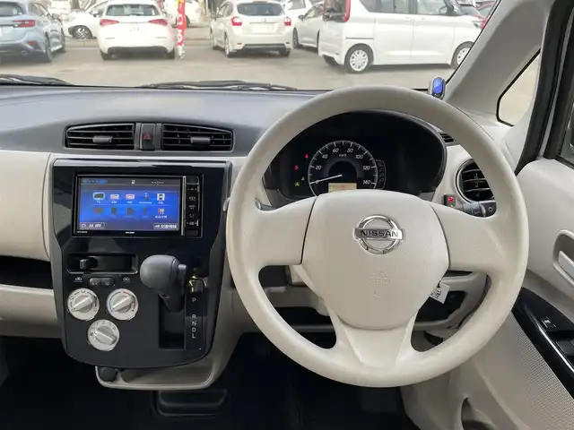 日産 デイズ S 石川県 2017(平29)年 7.4万km ホワイト 4WD/社外メモリーナビ/社外CD/DVD/フルセグTV/バックカメラ/キーレス/社外アルミホイール/電動ミラー/シートヒーター/エマージェンシーブレーキ/ベンチシート