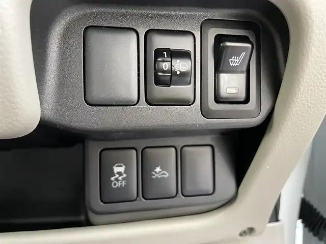 日産 デイズ S 石川県 2017(平29)年 7.4万km ホワイト 4WD/社外メモリーナビ/社外CD/DVD/フルセグTV/バックカメラ/キーレス/社外アルミホイール/電動ミラー/シートヒーター/エマージェンシーブレーキ/ベンチシート