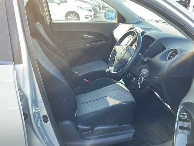 トヨタ イスト 150G 徳島県 2008(平20)年 10.3万km シルバーマイカM 7型HDDナビ　NHZT-W58/（DISC/フルセグ/ラジオ）/ETC/純正16インチアルミホイール/純正フロアマット/純正ドアバイザー/キセノンヘッドライト/フォグライト/スペアキー/リモコンキー/カーテンエアバック/ダブルエアバック