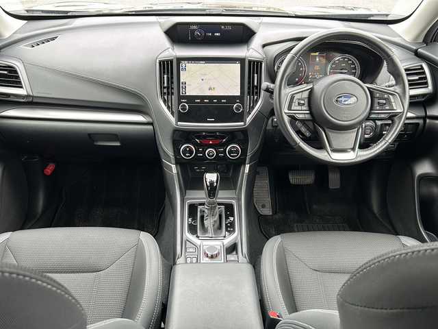 スバル フォレスター ハイブリッド ツーリング 山梨県 2021(令3)年 4.7万km クリスタルブラックシリカ アイサイト/　・プリクラッシュブレーキ/　・車線逸脱警報機能/　・後退時ブレーキアシスト/　・AT誤発進抑制御/　・ツーリングアシスト/　・全車速追従機能付きクルーズコントロール/　・車線逸脱抑制機能/　・先行車発進お知らせ/ALPINEフリップダウンモニター/純正SDナビ/　(CD/SD/iPod/フルセグ)/バックカメラ/サイドカメラ/LEDオートライト/LEDフォグランプ/ハーフレザーシート/シートヒーター/純正17インチアルミホイール/スバルリヤビークルディテクション/パドルシフト/コーナーセンサー/スマートキー/ビルトインETC