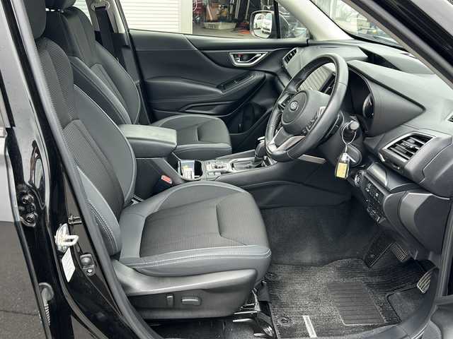 スバル フォレスター ハイブリッド ツーリング 山梨県 2021(令3)年 4.7万km クリスタルブラックシリカ アイサイト/　・プリクラッシュブレーキ/　・車線逸脱警報機能/　・後退時ブレーキアシスト/　・AT誤発進抑制御/　・ツーリングアシスト/　・全車速追従機能付きクルーズコントロール/　・車線逸脱抑制機能/　・先行車発進お知らせ/ALPINEフリップダウンモニター/純正SDナビ/　(CD/SD/iPod/フルセグ)/バックカメラ/サイドカメラ/LEDオートライト/LEDフォグランプ/ハーフレザーシート/シートヒーター/純正17インチアルミホイール/スバルリヤビークルディテクション/パドルシフト/コーナーセンサー/スマートキー/ビルトインETC