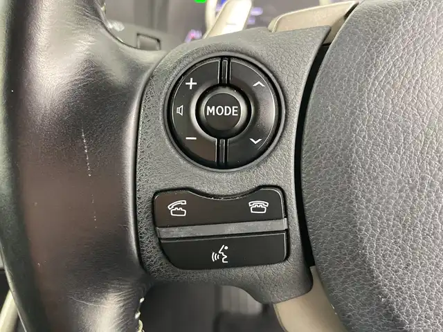 レクサス ＩＳ 300h 愛知県 2016(平28)年 7.2万km ソニッククォーツ 禁煙車/純正7インチナビナビ/（ＤＶＤ/ＣＤ/フルセグTV/Bluetooth/ＦＭ/ＡＭ）/バックカメラ/プリクラッシュセーフティ/レーダークルーズコントロール/パーキングセンサー/ETC/ドライブレコーダー/ハーフレザーシート/パワーシート/シートヒーター/パドルシフト/純正１７インチアルミホイール/ＬＥＤヘッドライト/フロントフォグランプ/オートライト/スマートキー/スペアキー1本/プッシュスタート/純正フロアマット