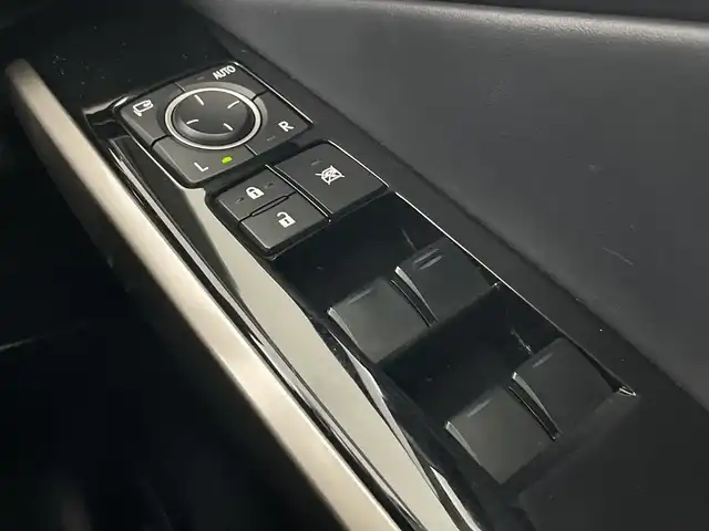 レクサス ＩＳ 300h 愛知県 2016(平28)年 7.2万km ソニッククォーツ 禁煙車/純正7インチナビナビ/（ＤＶＤ/ＣＤ/フルセグTV/Bluetooth/ＦＭ/ＡＭ）/バックカメラ/プリクラッシュセーフティ/レーダークルーズコントロール/パーキングセンサー/ETC/ドライブレコーダー/ハーフレザーシート/パワーシート/シートヒーター/パドルシフト/純正１７インチアルミホイール/ＬＥＤヘッドライト/フロントフォグランプ/オートライト/スマートキー/スペアキー1本/プッシュスタート/純正フロアマット