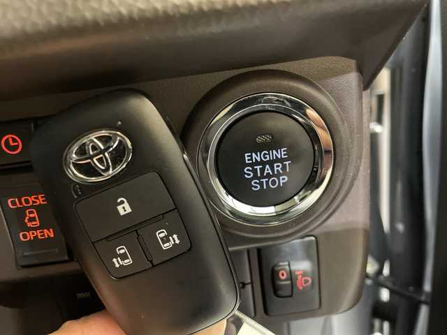 トヨタ ルーミー G 愛媛県 2021(令3)年 1.7万km ブライトシルバーM 純正９型ディスプレイオーディオ　バックカメラ　両側電動スライドドア　ＥＴＣ　純正１４インチアルミホイール　ＬＥＤヘッドライト　スマートキー　ブルートゥース　フルセグテレビ　アップルカープレイ　禁煙