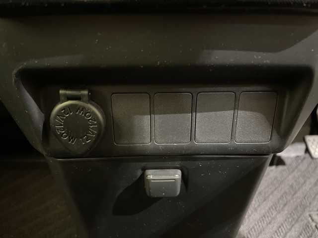 トヨタ ルーミー G 愛媛県 2021(令3)年 1.7万km ブライトシルバーM 純正９型ディスプレイオーディオ　バックカメラ　両側電動スライドドア　ＥＴＣ　純正１４インチアルミホイール　ＬＥＤヘッドライト　スマートキー　ブルートゥース　フルセグテレビ　アップルカープレイ　禁煙