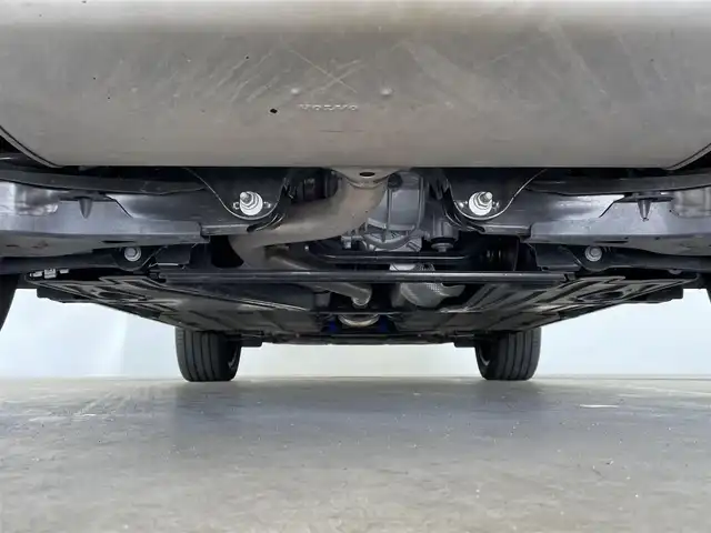 ボルボ ボルボ ＸＣ４０ ウルトラ B4 AWD 大分県 2025(令7)年 1万km クリスタルホワイトP ワンオーナー/チルトアップ機構付電動パノラマガラスルーフ/harman/kardonプレミアムサウンド/純正9型ナビ/・AM/FM/Bluetooth/AppleCarPlay/ステアリングスイッチ/全方位カメラ/ベージュレザーシート/パワーシート/メモリーシート/シートヒーター/電動リアゲート/スマートキー/プッシュスタート/ETC/電格ミラー/ウィンカーミラー/オートライト/フォグランプ/バックフォグランプ/LEDヘッドライト/レーダークルーズコントロール/クリスタルガラスシフトノブ/革巻きステアリング/ステアリングスイッチ/トノカバー/ルーフレール/純正19インチアルミホイール/衝突回避被害軽減ブレーキシステム/オンカミングレーンミティゲーション/LKA/DAC/RSI/ランオフロードミティゲーション/リア衝突回避被害軽減ブレーキシステム/パイロットアシスト/全車速追従機能付ACC/ステアリングアシスト付BLIS/衝突回避被害軽減ブレーキ機能付CTA/被追突時警告機能