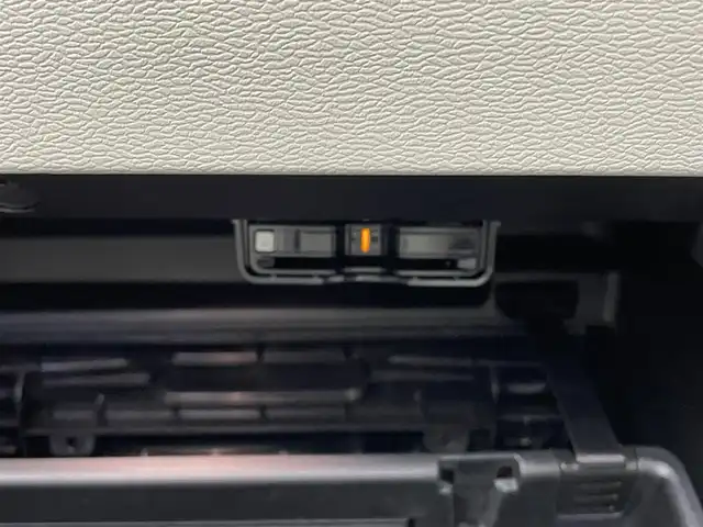 ボルボ ボルボ ＸＣ４０ ウルトラ B4 AWD 大分県 2025(令7)年 1万km クリスタルホワイトP ワンオーナー/チルトアップ機構付電動パノラマガラスルーフ/harman/kardonプレミアムサウンド/純正9型ナビ/・AM/FM/Bluetooth/AppleCarPlay/ステアリングスイッチ/全方位カメラ/ベージュレザーシート/パワーシート/メモリーシート/シートヒーター/電動リアゲート/スマートキー/プッシュスタート/ETC/電格ミラー/ウィンカーミラー/オートライト/フォグランプ/バックフォグランプ/LEDヘッドライト/レーダークルーズコントロール/クリスタルガラスシフトノブ/革巻きステアリング/ステアリングスイッチ/トノカバー/ルーフレール/純正19インチアルミホイール/衝突回避被害軽減ブレーキシステム/オンカミングレーンミティゲーション/LKA/DAC/RSI/ランオフロードミティゲーション/リア衝突回避被害軽減ブレーキシステム/パイロットアシスト/全車速追従機能付ACC/ステアリングアシスト付BLIS/衝突回避被害軽減ブレーキ機能付CTA/被追突時警告機能