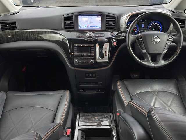 日産 エルグランド 250ハイウェイスター プレミアム 兵庫県 2016(平28)年 7.3万km ファントムブラック ・純正ナビ/TV/CD/MSV/AUX/・全方位カメラ/・クルーズコントロール/・前後コーナーセンサー/・両側パワースライドドア/・革シート/・前席パワーシート/・前席シートヒーター/・運転席メモリー付パワーシート/・純正後席リアフリップダウンモニター/・純正ウッドコンビステアリング/・LEDヘッドライト/・純正フロントスポイラー/・社外18インチアルミホイールタイヤ/・ビルトインETC/・プラズマクラスター/・AC100V電源