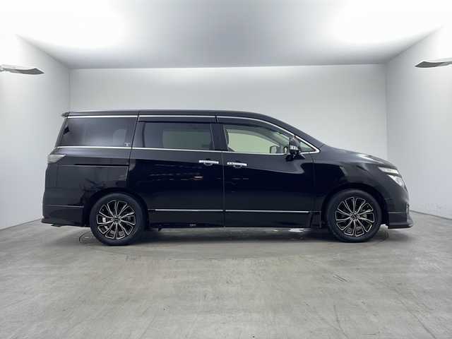 日産 エルグランド 250ハイウェイスター プレミアム 兵庫県 2016(平28)年 7.3万km ファントムブラック ・純正ナビ/TV/CD/MSV/AUX/・全方位カメラ/・クルーズコントロール/・前後コーナーセンサー/・両側パワースライドドア/・革シート/・前席パワーシート/・前席シートヒーター/・運転席メモリー付パワーシート/・純正後席リアフリップダウンモニター/・純正ウッドコンビステアリング/・LEDヘッドライト/・純正フロントスポイラー/・社外18インチアルミホイールタイヤ/・ビルトインETC/・プラズマクラスター/・AC100V電源