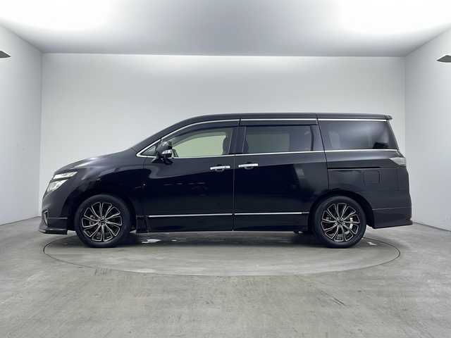 日産 エルグランド 250ハイウェイスター プレミアム 兵庫県 2016(平28)年 7.3万km ファントムブラック ・純正ナビ/TV/CD/MSV/AUX/・全方位カメラ/・クルーズコントロール/・前後コーナーセンサー/・両側パワースライドドア/・革シート/・前席パワーシート/・前席シートヒーター/・運転席メモリー付パワーシート/・純正後席リアフリップダウンモニター/・純正ウッドコンビステアリング/・LEDヘッドライト/・純正フロントスポイラー/・社外18インチアルミホイールタイヤ/・ビルトインETC/・プラズマクラスター/・AC100V電源