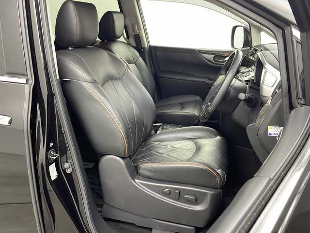 日産 エルグランド 250ハイウェイスター プレミアム 兵庫県 2016(平28)年 7.3万km ファントムブラック ・純正ナビ/TV/CD/MSV/AUX/・全方位カメラ/・クルーズコントロール/・前後コーナーセンサー/・両側パワースライドドア/・革シート/・前席パワーシート/・前席シートヒーター/・運転席メモリー付パワーシート/・純正後席リアフリップダウンモニター/・純正ウッドコンビステアリング/・LEDヘッドライト/・純正フロントスポイラー/・社外18インチアルミホイールタイヤ/・ビルトインETC/・プラズマクラスター/・AC100V電源