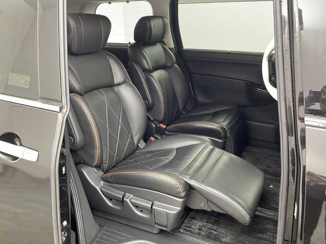 日産 エルグランド 250ハイウェイスター プレミアム 兵庫県 2016(平28)年 7.3万km ファントムブラック ・純正ナビ/TV/CD/MSV/AUX/・全方位カメラ/・クルーズコントロール/・前後コーナーセンサー/・両側パワースライドドア/・革シート/・前席パワーシート/・前席シートヒーター/・運転席メモリー付パワーシート/・純正後席リアフリップダウンモニター/・純正ウッドコンビステアリング/・LEDヘッドライト/・純正フロントスポイラー/・社外18インチアルミホイールタイヤ/・ビルトインETC/・プラズマクラスター/・AC100V電源