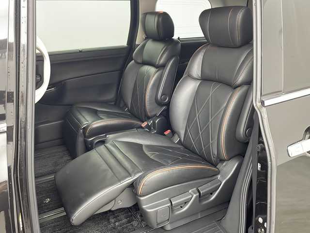 日産 エルグランド 250ハイウェイスター プレミアム 兵庫県 2016(平28)年 7.3万km ファントムブラック ・純正ナビ/TV/CD/MSV/AUX/・全方位カメラ/・クルーズコントロール/・前後コーナーセンサー/・両側パワースライドドア/・革シート/・前席パワーシート/・前席シートヒーター/・運転席メモリー付パワーシート/・純正後席リアフリップダウンモニター/・純正ウッドコンビステアリング/・LEDヘッドライト/・純正フロントスポイラー/・社外18インチアルミホイールタイヤ/・ビルトインETC/・プラズマクラスター/・AC100V電源