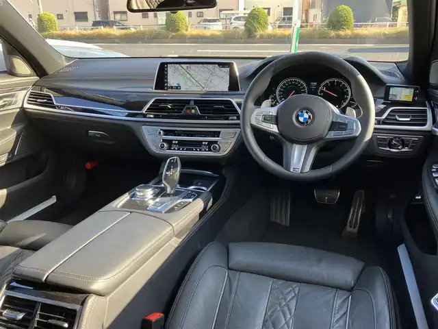 ＢＭＷ ７４０ｉ Mスポーツ 三重県 2019(平31)年 5.5万km アルピンホワイトⅢ サンルーフ/ハーマンカードンサウンド/パワーバックドア/ターボ/♪インテリジェントセーフティ/ ・ブレーキ機能付き追突警告・回避アシスト/ ・Cityブレーキ機能付き歩行者警告/ ・レーンディパーチャーウォーニング/ ・レーンチェンジウォー二ング・側方衝突警告/♪ブラインドスポットモニター/♪純正ナビ/ ・フルセグ・Bluetoothオーディオ/ ・スクリーンミラーリング/ ・CD録音・DVD再生・USB/♪全方位モニター/♪バックカメラ/♪ヘッドアップディスプレイ/♪アクティブクルーズコントロール(ACC)/♪スマートキー×2/♪プッシュスタート/♪オートブレーキホールド/♪黒革シート/♪前席パワーシート(メモリ付き）/♪全席シートヒーター/前席エアシート/♪電動サンシェード/♪ドライブレコーダー付きレーダー探知機/♪純正20インチAW/♪LEDヘッドライト/♪LEDフォグ/♪リアフォグ/♪ハイビームアシスタント/♪オートワイパー/♪アイドリングストップ/♪革巻きステアリング/♪パドルシフト/♪ステアリングスイッチ/♪オートリトラクタブルミラー/♪フロアマット/♪スモークフィルム/♪ETC/♪サイド/カーテンエアバック