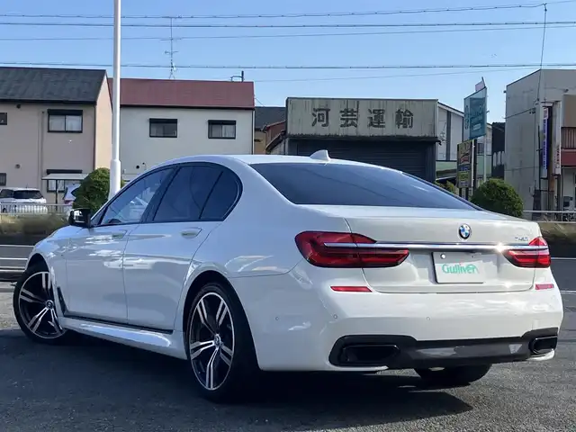 ＢＭＷ ７４０ｉ Mスポーツ 三重県 2019(平31)年 5.5万km アルピンホワイトⅢ サンルーフ/ハーマンカードンサウンド/パワーバックドア/ターボ/♪インテリジェントセーフティ/ ・ブレーキ機能付き追突警告・回避アシスト/ ・Cityブレーキ機能付き歩行者警告/ ・レーンディパーチャーウォーニング/ ・レーンチェンジウォー二ング・側方衝突警告/♪ブラインドスポットモニター/♪純正ナビ/ ・フルセグ・Bluetoothオーディオ/ ・スクリーンミラーリング/ ・CD録音・DVD再生・USB/♪全方位モニター/♪バックカメラ/♪ヘッドアップディスプレイ/♪アクティブクルーズコントロール(ACC)/♪スマートキー×2/♪プッシュスタート/♪オートブレーキホールド/♪黒革シート/♪前席パワーシート(メモリ付き）/♪全席シートヒーター/前席エアシート/♪電動サンシェード/♪ドライブレコーダー付きレーダー探知機/♪純正20インチAW/♪LEDヘッドライト/♪LEDフォグ/♪リアフォグ/♪ハイビームアシスタント/♪オートワイパー/♪アイドリングストップ/♪革巻きステアリング/♪パドルシフト/♪ステアリングスイッチ/♪オートリトラクタブルミラー/♪フロアマット/♪スモークフィルム/♪ETC/♪サイド/カーテンエアバック