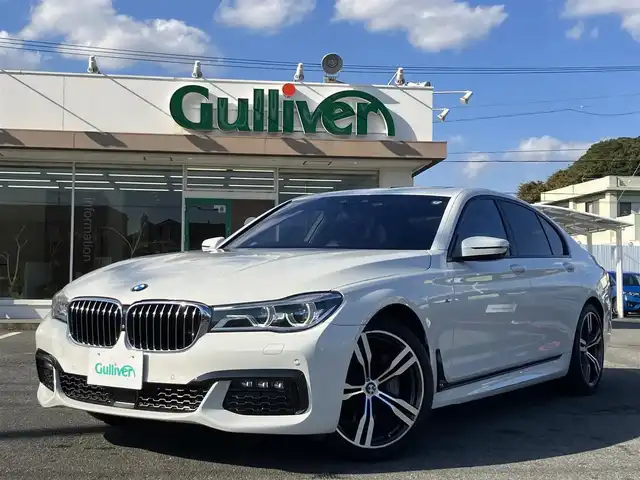 ＢＭＷ ７４０ｉ Mスポーツ 三重県 2019(平31)年 5.5万km アルピンホワイトⅢ サンルーフ/ハーマンカードンサウンド/パワーバックドア/ターボ/♪インテリジェントセーフティ/ ・ブレーキ機能付き追突警告・回避アシスト/ ・Cityブレーキ機能付き歩行者警告/ ・レーンディパーチャーウォーニング/ ・レーンチェンジウォー二ング・側方衝突警告/♪ブラインドスポットモニター/♪純正ナビ/ ・フルセグ・Bluetoothオーディオ/ ・スクリーンミラーリング/ ・CD録音・DVD再生・USB/♪全方位モニター/♪バックカメラ/♪ヘッドアップディスプレイ/♪アクティブクルーズコントロール(ACC)/♪スマートキー×2/♪プッシュスタート/♪オートブレーキホールド/♪黒革シート/♪前席パワーシート(メモリ付き）/♪全席シートヒーター/前席エアシート/♪電動サンシェード/♪ドライブレコーダー付きレーダー探知機/♪純正20インチAW/♪LEDヘッドライト/♪LEDフォグ/♪リアフォグ/♪ハイビームアシスタント/♪オートワイパー/♪アイドリングストップ/♪革巻きステアリング/♪パドルシフト/♪ステアリングスイッチ/♪オートリトラクタブルミラー/♪フロアマット/♪スモークフィルム/♪ETC/♪サイド/カーテンエアバック